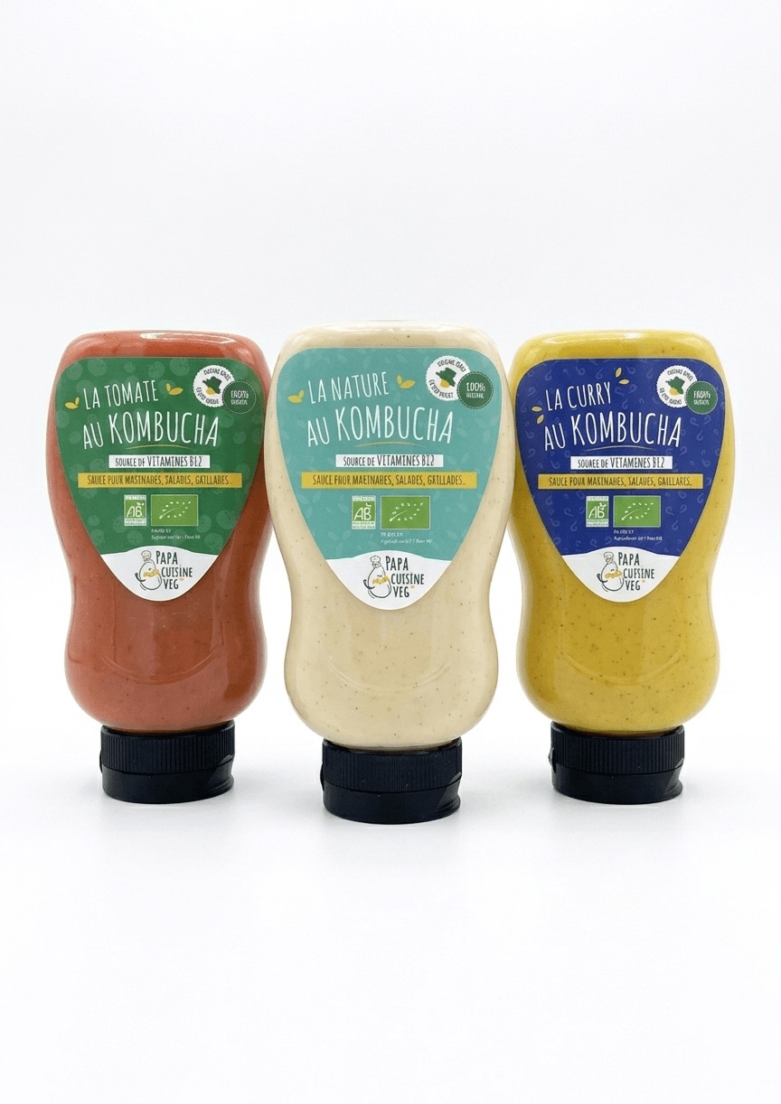 Trois sauces végétales SudOvégé en flacons souples : tomate, nature et curry au kombucha